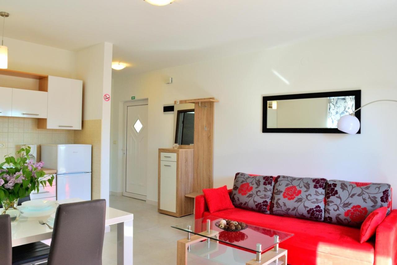 Apartment Domus Lauri Umago Exterior foto